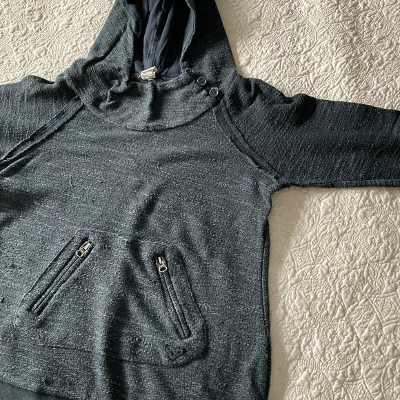 Roxy - Picture 1 of 4